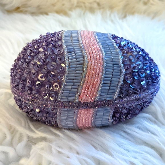 GAC RARE DECORATIVE EASTER EGG FILLABLE TRINKET / GIFT BOX WITH BEADS & SEQUINS - Picture 1 of 11